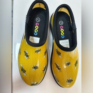 GOGO by Shed Rain garden clogs. Yellow bee pattern. Womens size 7 NWOB